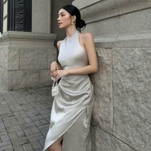 Đầm lụa cổ yếm cao cấp – Sang trọng