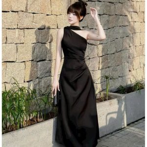 Đầm lụa chéo cổ dự tiệc quý phái