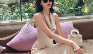 Kieu dang co chu V that eo thanh lich