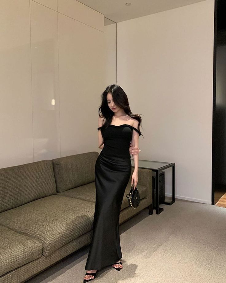 Mẫu đầm lụa body ôm sát tôn dáng quý phái